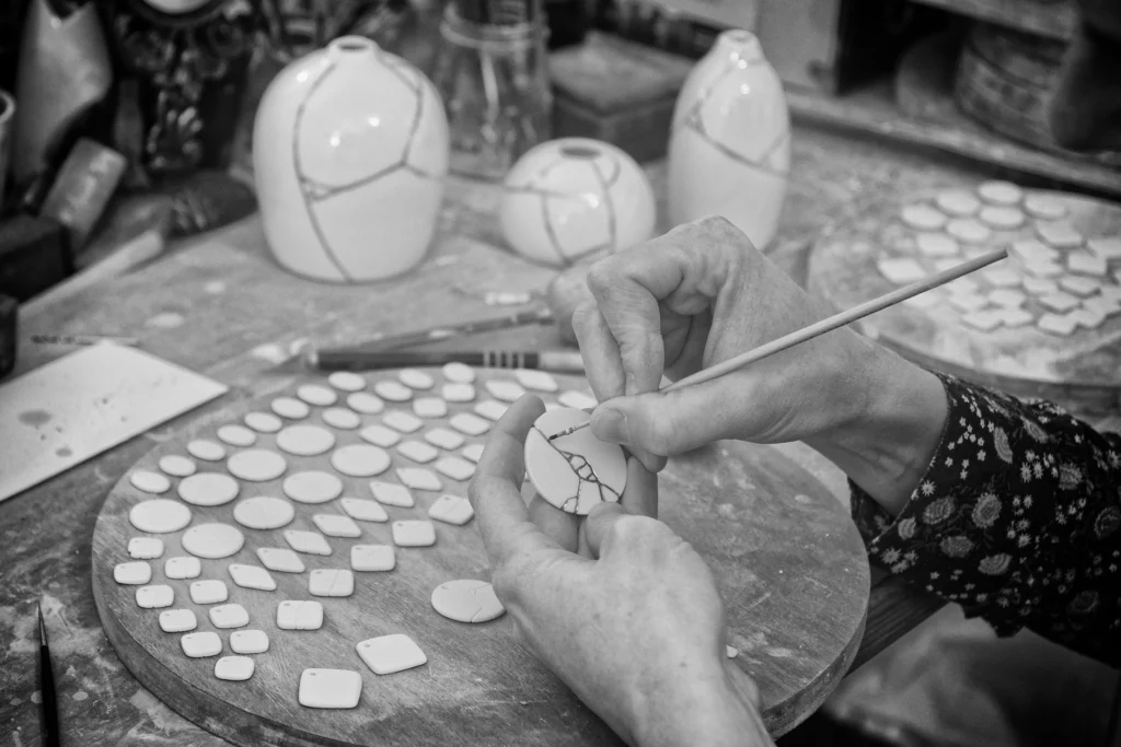 Fabrication des bijoux en porcelaine